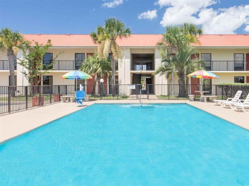 Days Inn & Suites By Wyndham Navarre - Near Beaches Hurlburt Eksteriør bilde