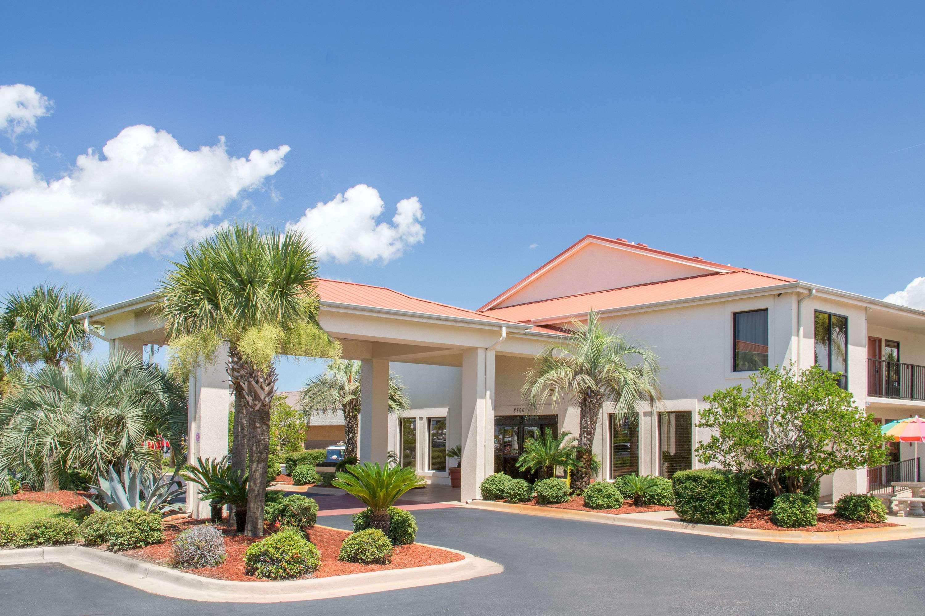 Days Inn & Suites By Wyndham Navarre - Near Beaches Hurlburt Eksteriør bilde