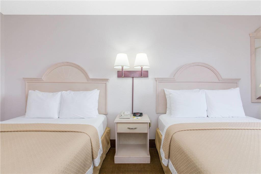 Days Inn & Suites By Wyndham Navarre - Near Beaches Hurlburt Rom bilde