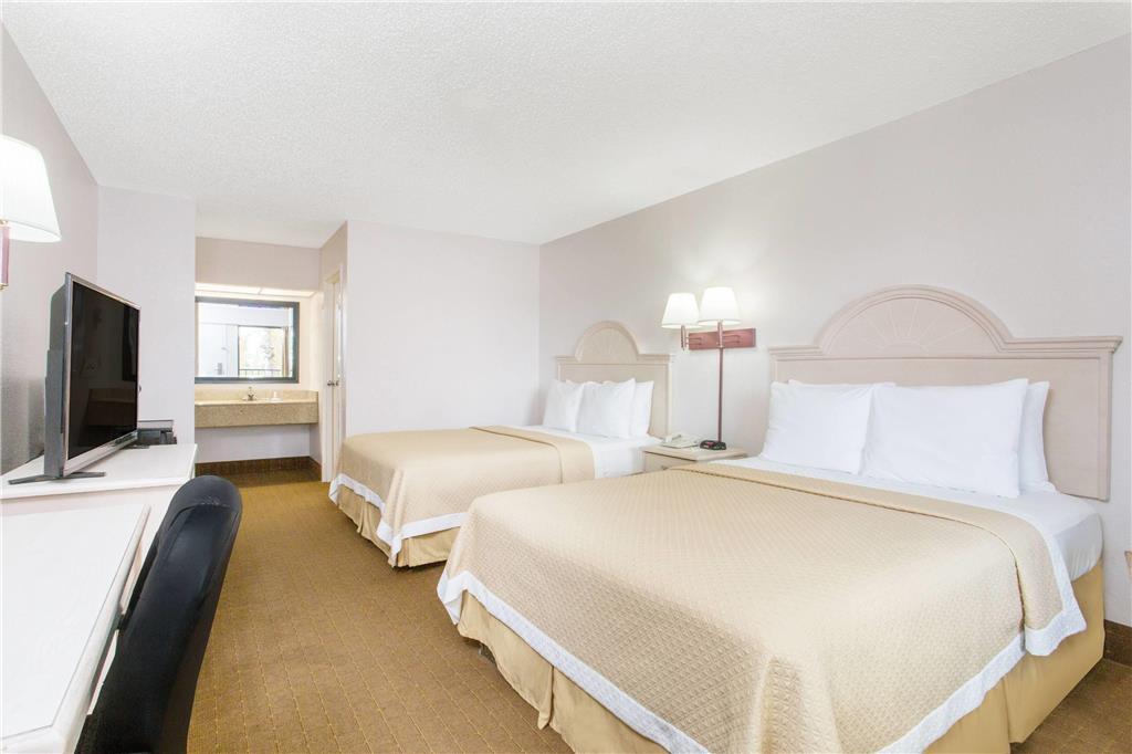 Days Inn & Suites By Wyndham Navarre - Near Beaches Hurlburt Rom bilde