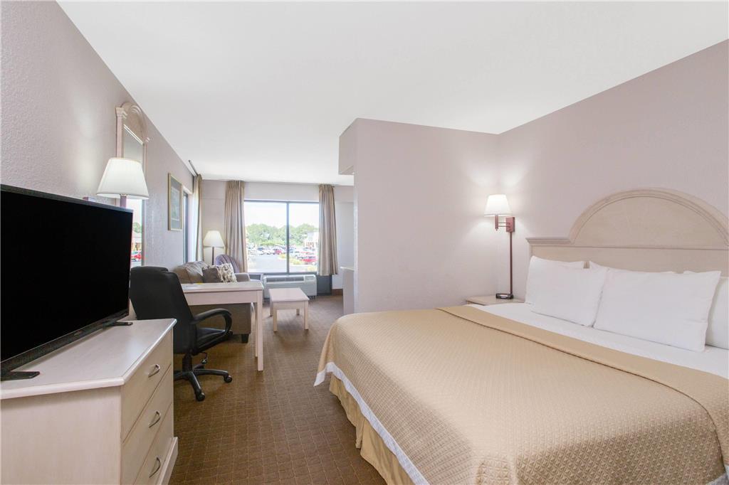 Days Inn & Suites By Wyndham Navarre - Near Beaches Hurlburt Rom bilde