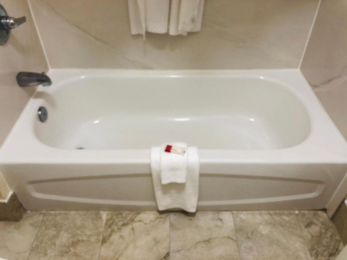 Days Inn & Suites By Wyndham Navarre - Near Beaches Hurlburt Eksteriør bilde
